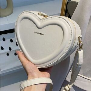 Adjustable Strap Heart-Shaped Cream White Crossbody Bag Purse NWOT